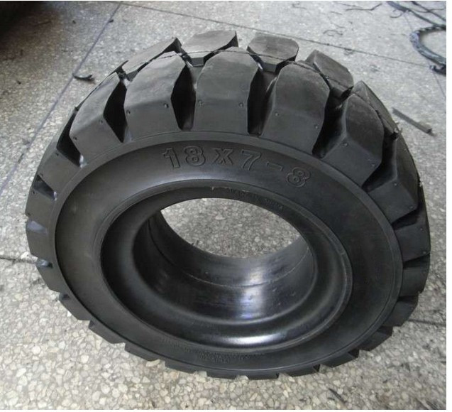 深圳1200-16倉(cāng)庫(kù)車(chē)輪胎銷(xiāo)售貨運(yùn)車(chē)輪胎去哪里買(mǎi)配套鋼圈