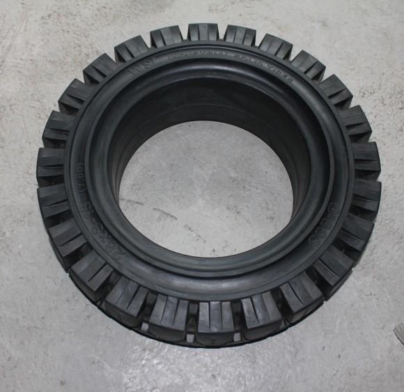 商丘發(fā)泡實(shí)心輪胎批發(fā)18x7-8型號(hào)齊全廠家報(bào)價(jià)三包正品