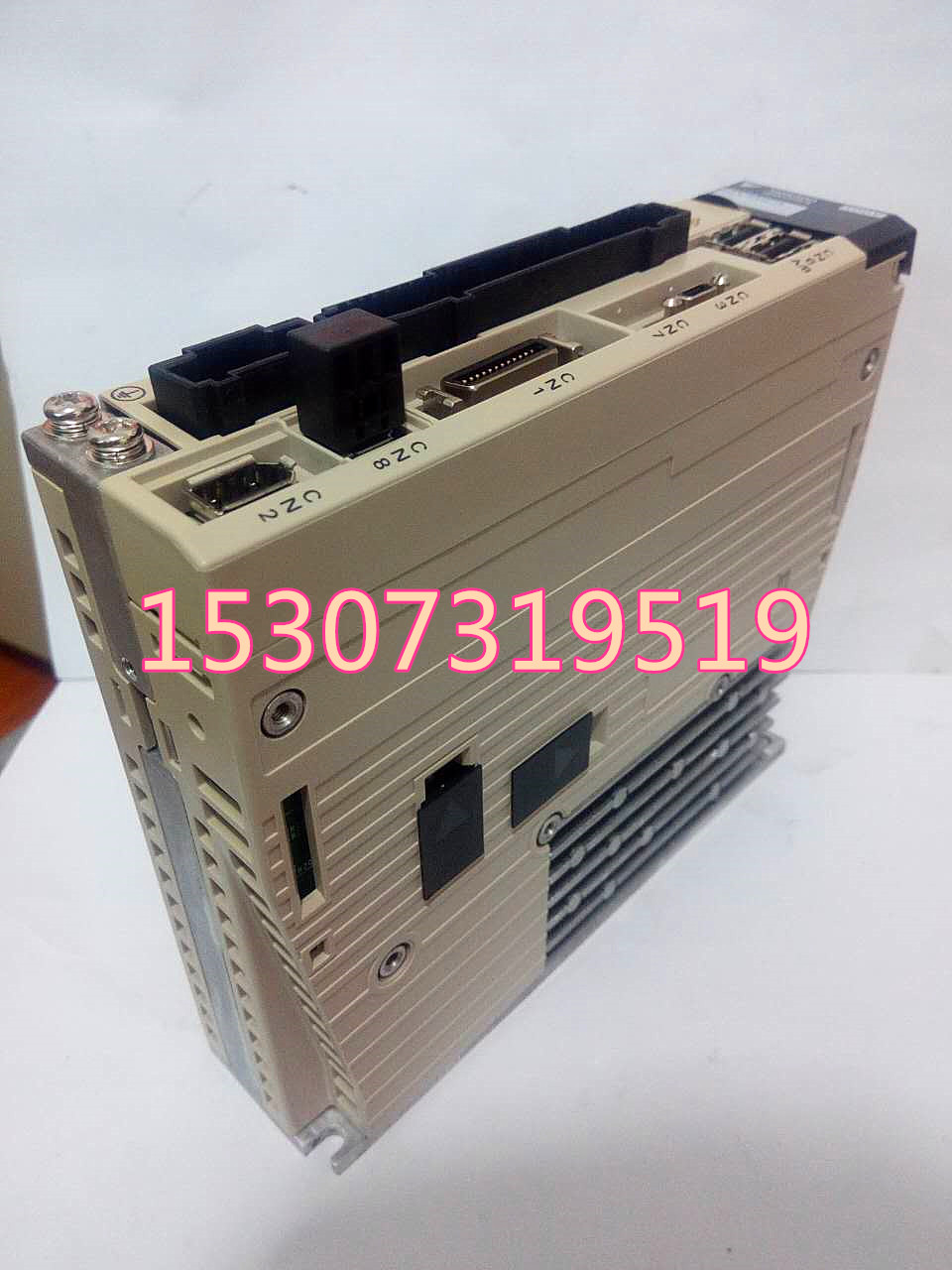 SGDV-R90A11B安川伺服驅(qū)動(dòng)器