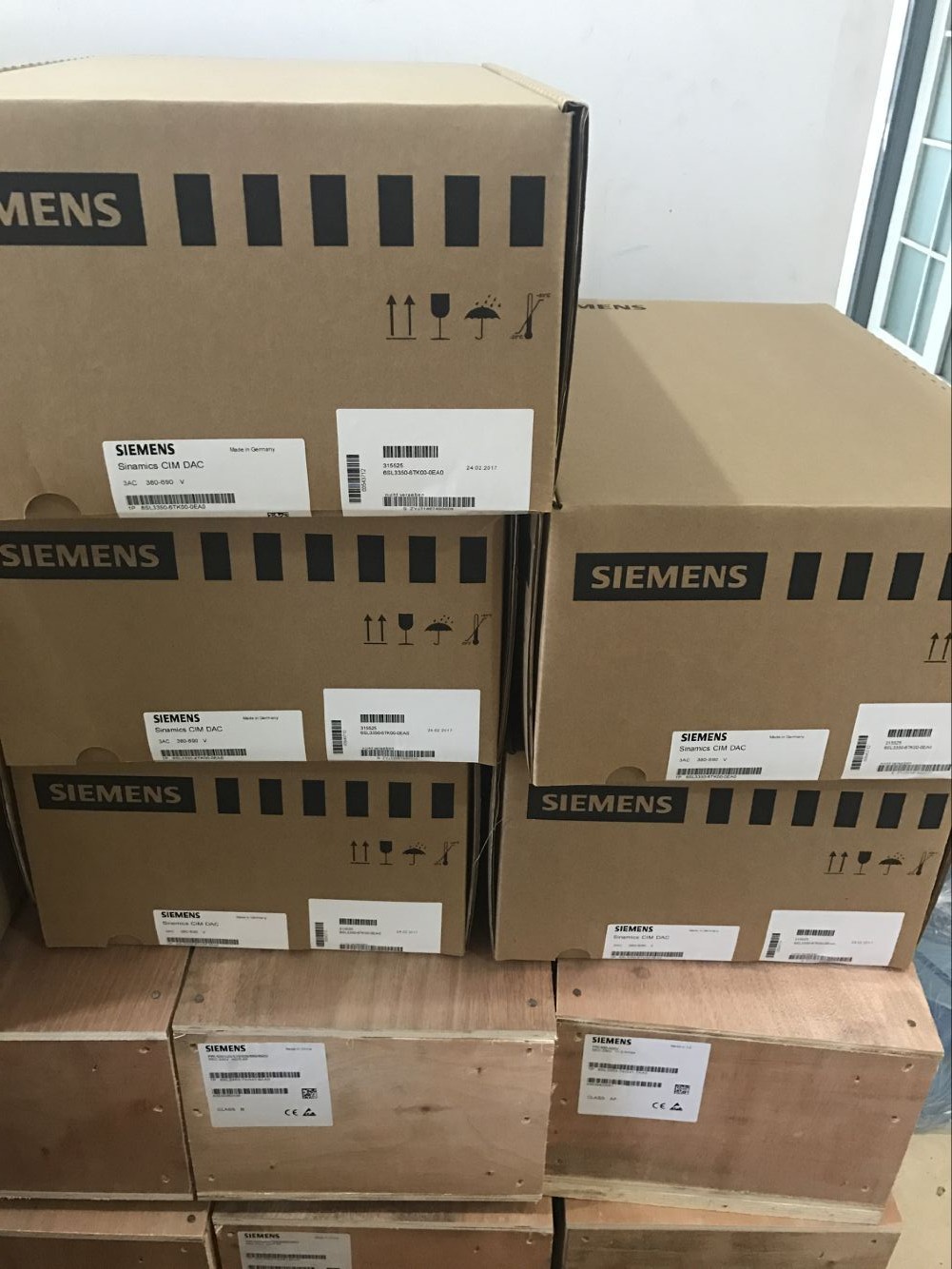 甩全新現(xiàn)貨變頻器6SE7022-6EC61-Z