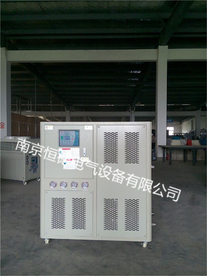 小型壓縮機(jī)冷水機(jī)特點(diǎn)