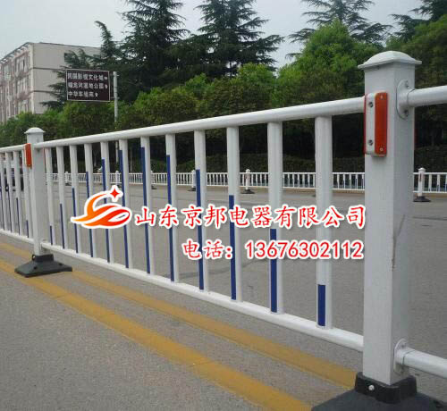 供應公路護欄、草坪護欄、護欄加工、護欄廠家