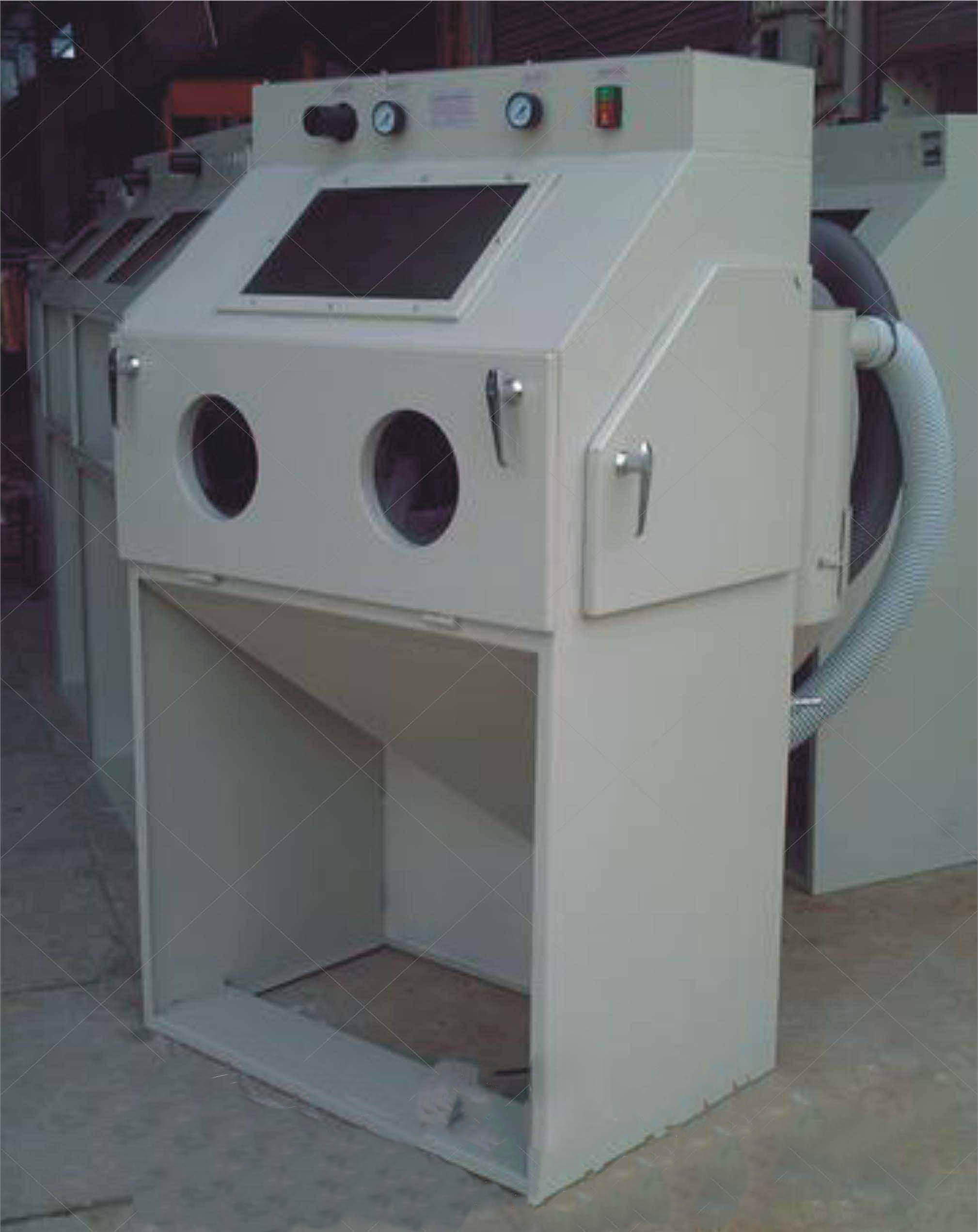 濟(jì)寧金屬表面亞光效果處理手動噴砂機(jī) 除銹用手動噴砂機(jī)