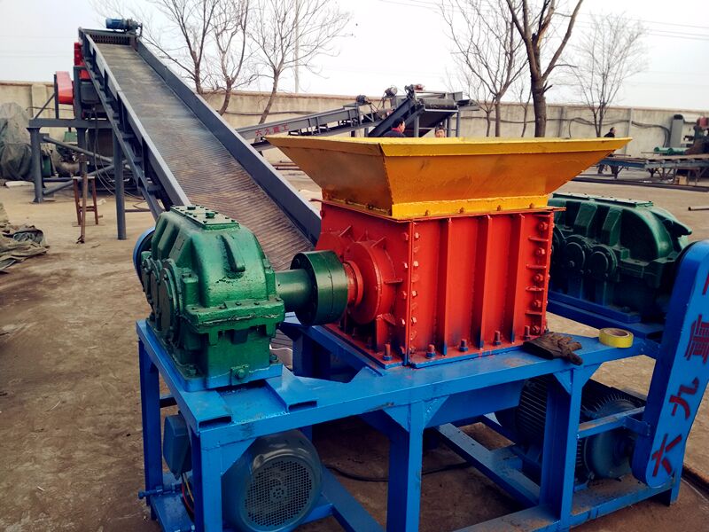 供應(yīng) 1000型雙軸強力木材撕碎機 鐵皮廢舊輪胎撕碎機