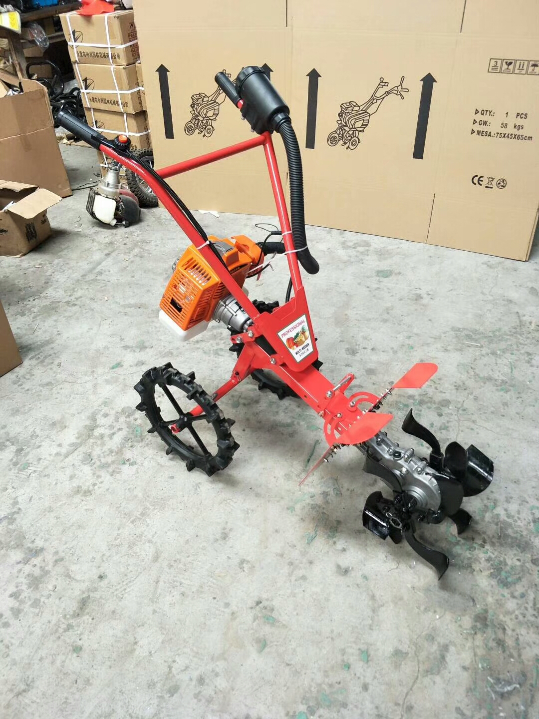 手推式開溝機(jī)人工操作