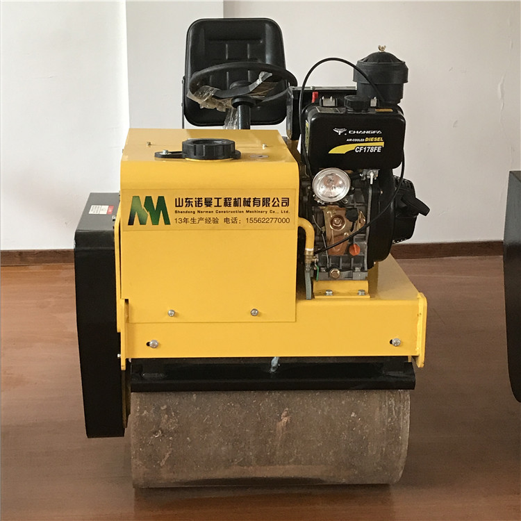 振動(dòng)壓路機(jī)700型 路面振動(dòng)碾可當(dāng)天發(fā)貨