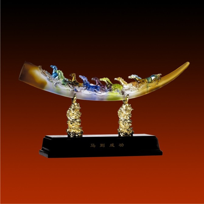廣州高檔琉璃馬擺件，廣州高端商務(wù)禮品，廣州現(xiàn)貨辦公擺件
