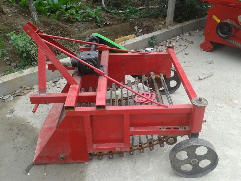 大型紅薯挖掘機價格  今日商機手扶式土豆收貨機廠家