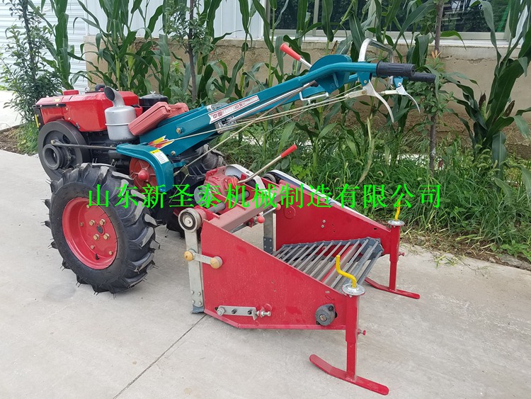手扶式土豆收獲機(jī)廠家   家用小型土豆收貨機(jī)