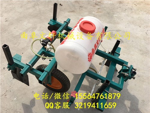周口手扶車帶動(dòng)噴藥覆膜機(jī)大蒜覆膜機(jī)噴藥覆膜機(jī)廠家