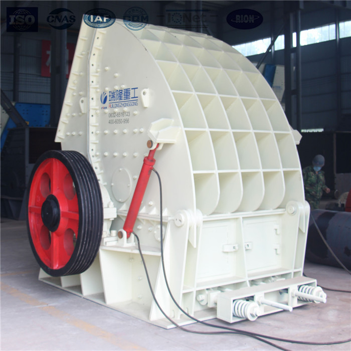山東瑞隆強(qiáng)擊式破碎機(jī)碎石機(jī)廠家報(bào)價(jià)