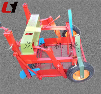 家用花生收獲機(jī)，馬鈴薯紅薯收獲機(jī)，來(lái)人現(xiàn)場(chǎng)操作