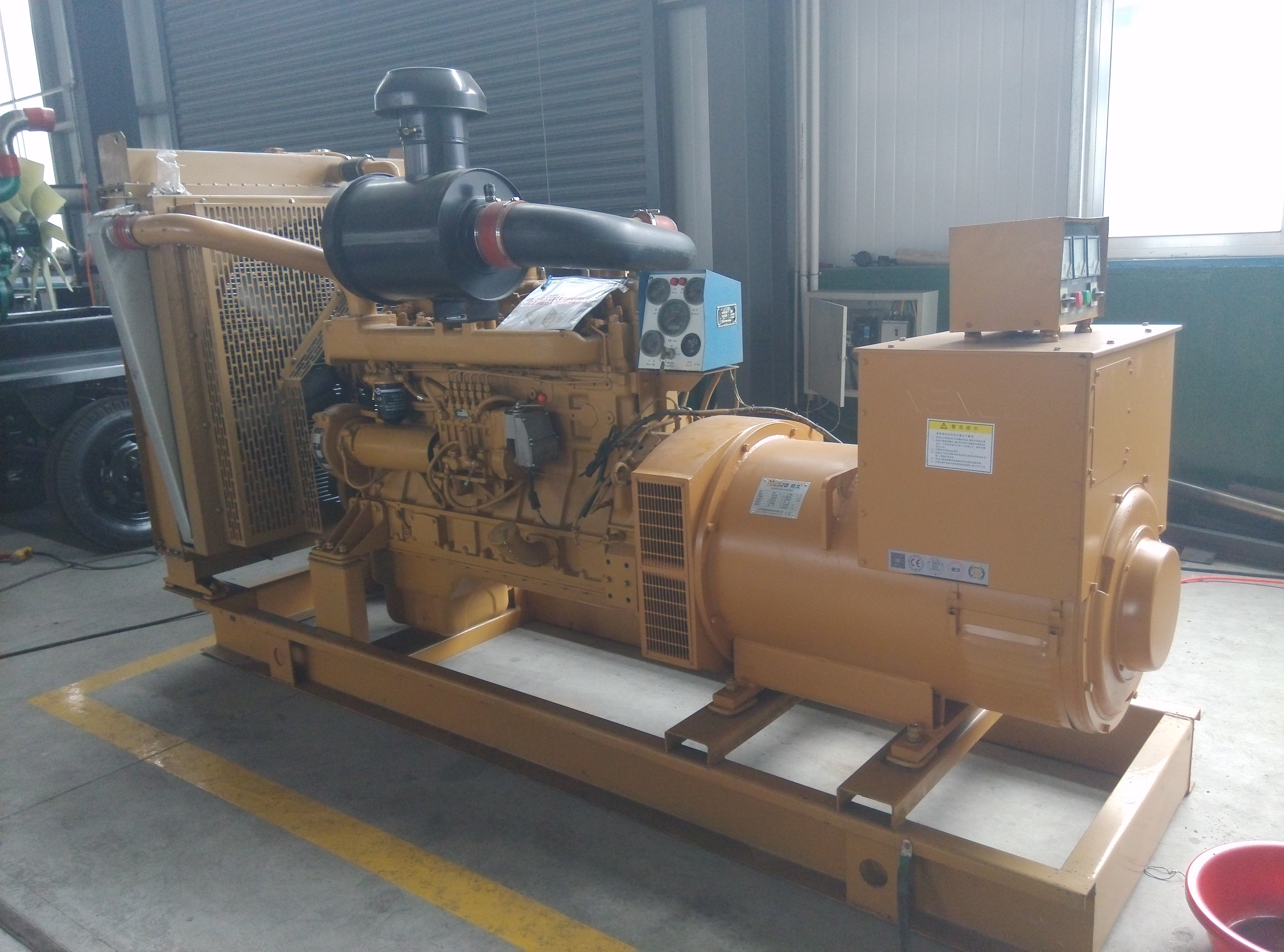 上柴股份300kw柴油發(fā)電機組 300千瓦常用六缸水冷電調柴油發(fā)電機