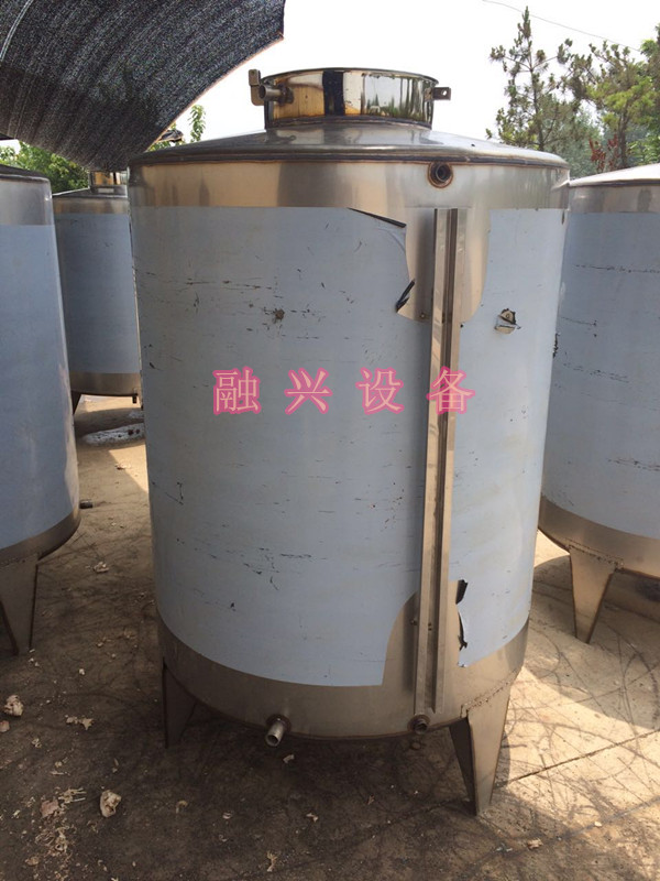 不銹鋼儲(chǔ)存罐河南哪里有焊的 5噸立式不銹鋼儲(chǔ)酒罐價(jià)格