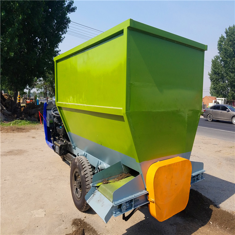 廠家直銷電動(dòng)喂料撒料車北京牛場(chǎng)電動(dòng)撒料車 哪里買北京