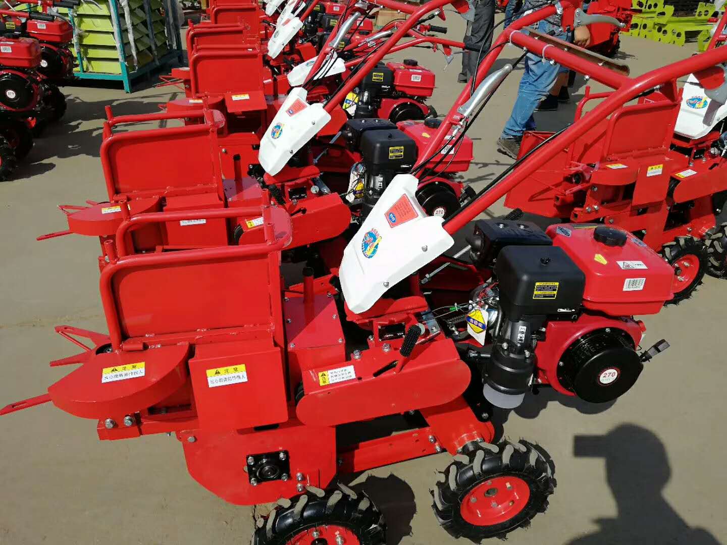 江蘇玉米收割機(jī)?小型家用玉米收獲機(jī)小型玉米秸稈收