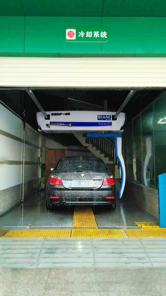 全自動(dòng)電腦洗車(chē)機(jī)節(jié)省人工性價(jià)比高