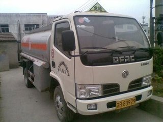 長(zhǎng)子縣小型油槽車
