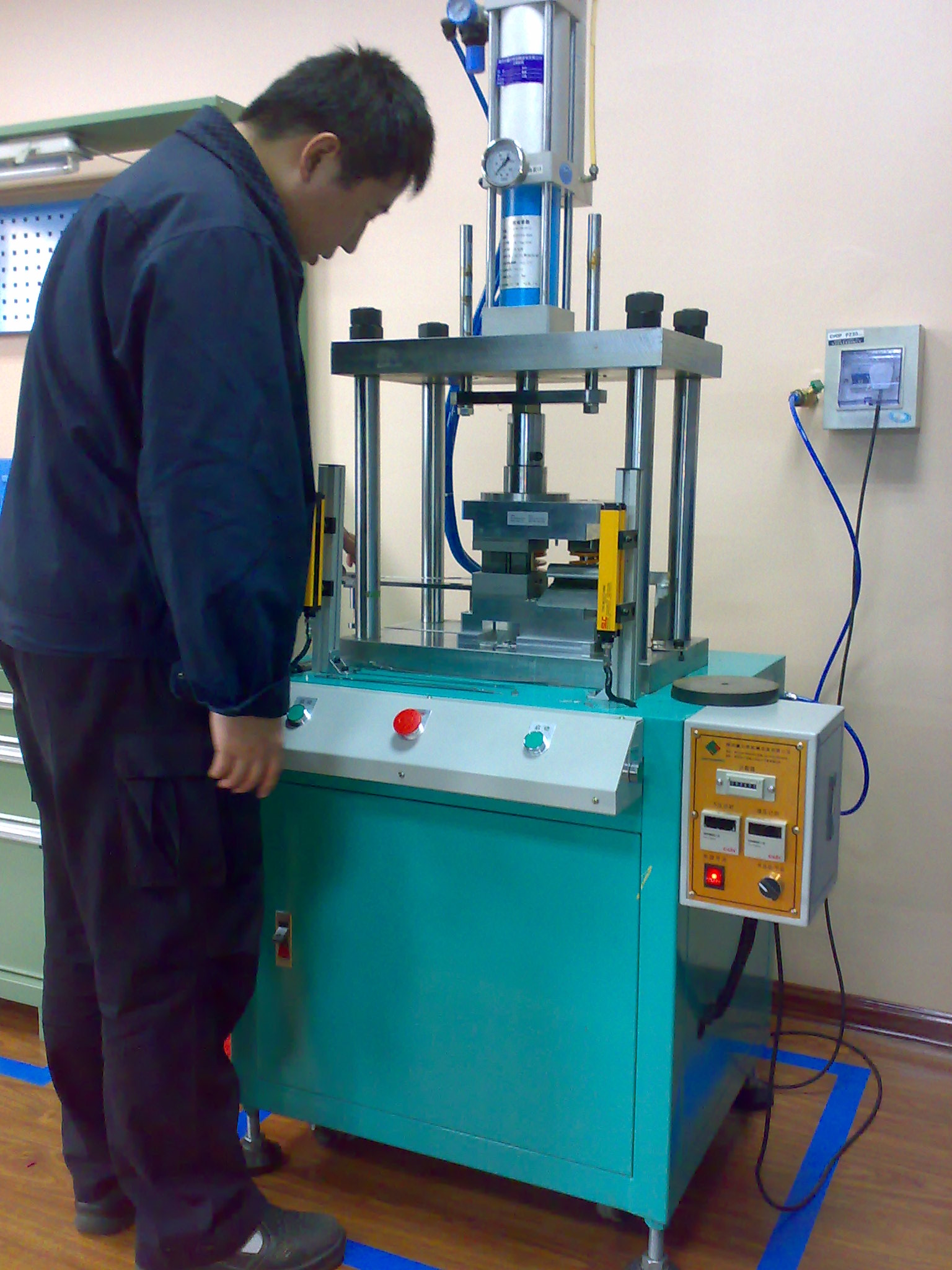 氣液增壓機(jī)