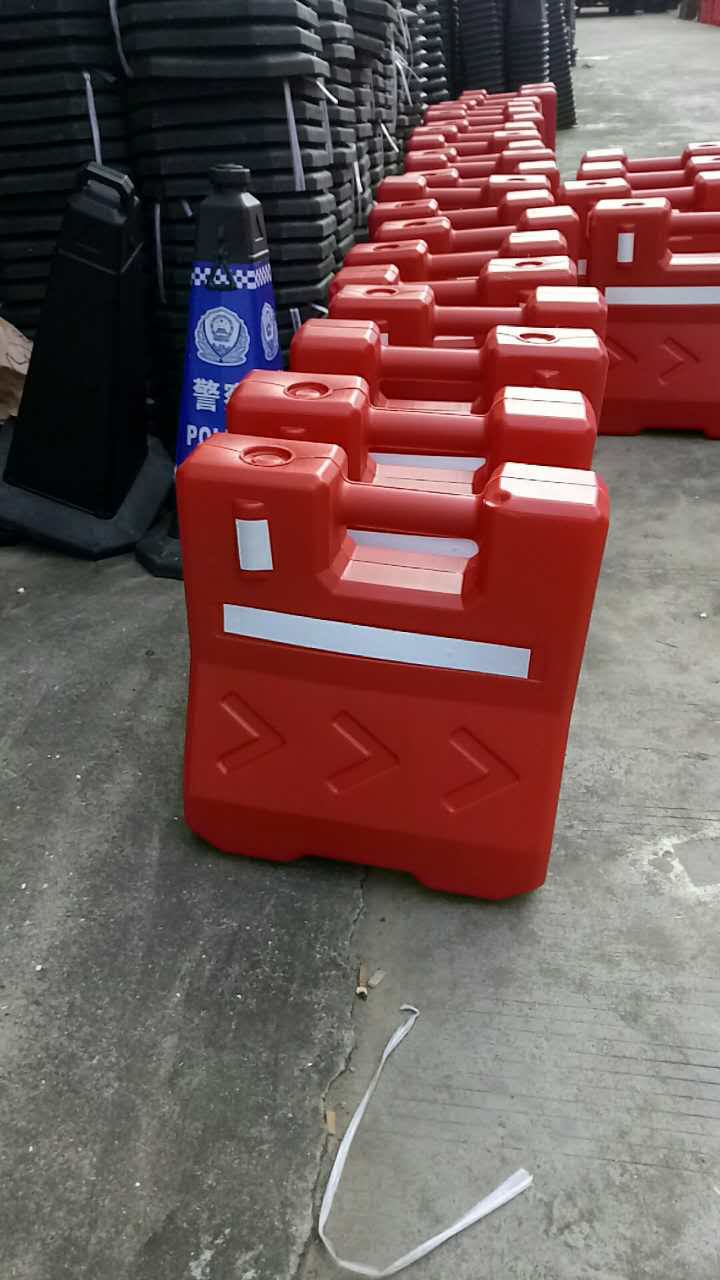 海南文昌道路隔離墩多少錢(qián)一個(gè)