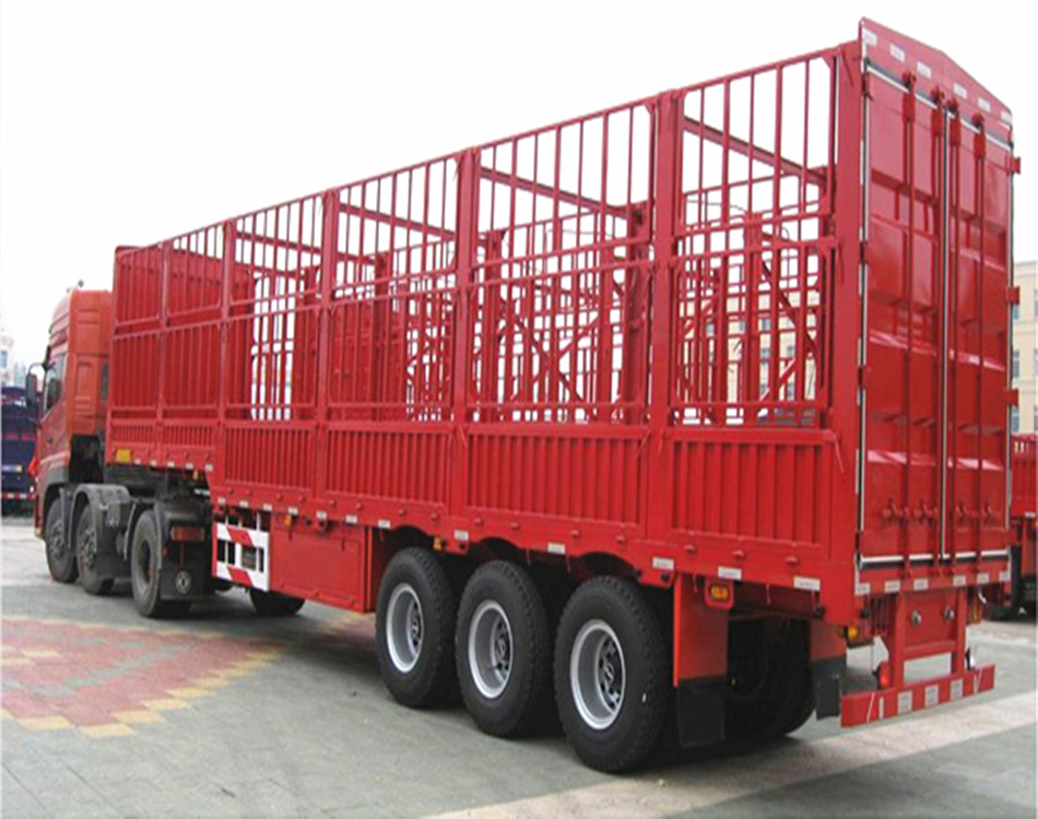 梁山正規(guī)廠家直銷(xiāo)半掛車(chē)，倉(cāng)欄式半掛車(chē)，重型倉(cāng)柵式半掛車(chē)