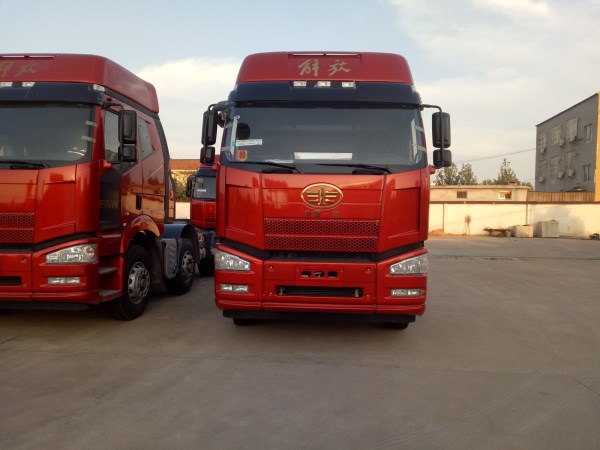 梁山掛車銷售，一汽解放J6P重卡領(lǐng)航版400馬力6X4牽引車