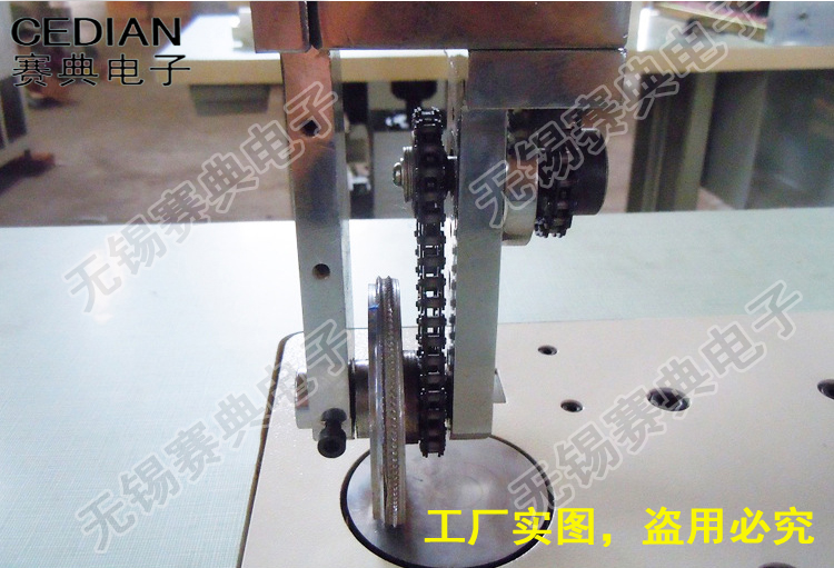 專業(yè)供應(yīng)文胸超聲波壓花邊機(jī),無線縫合花邊設(shè)備,服裝機(jī)械