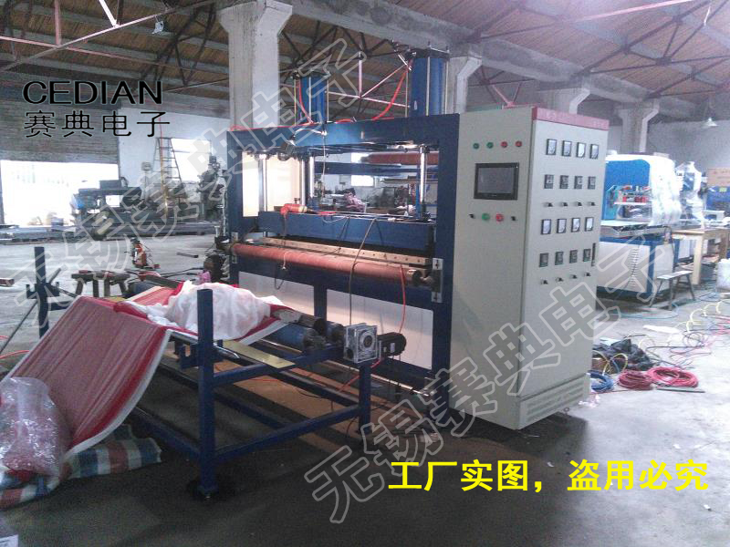 專(zhuān)業(yè)生產(chǎn)全自動(dòng)毛巾壓花機(jī),干發(fā)巾帶顏色壓花設(shè)備