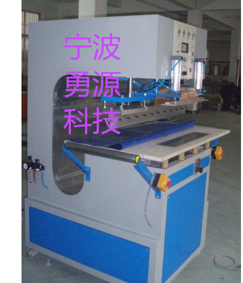 張家界皮革服裝壓花機(jī)圖片