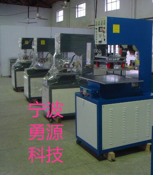 PVC噴絲地墊壓花機(jī)價(jià)格多少