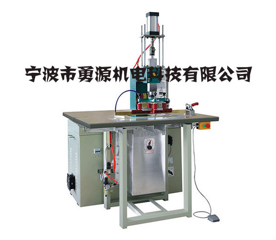 寧夏皮革服裝壓花機(jī)圖片