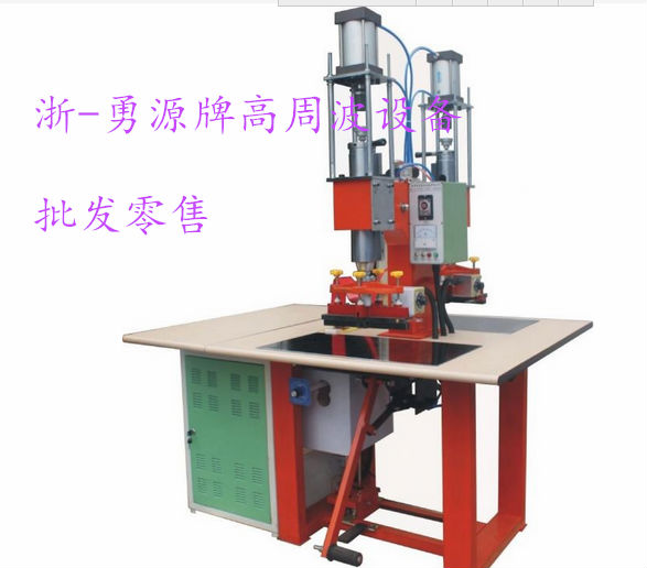 沁陽(yáng)皮革服裝壓花機(jī)圖片