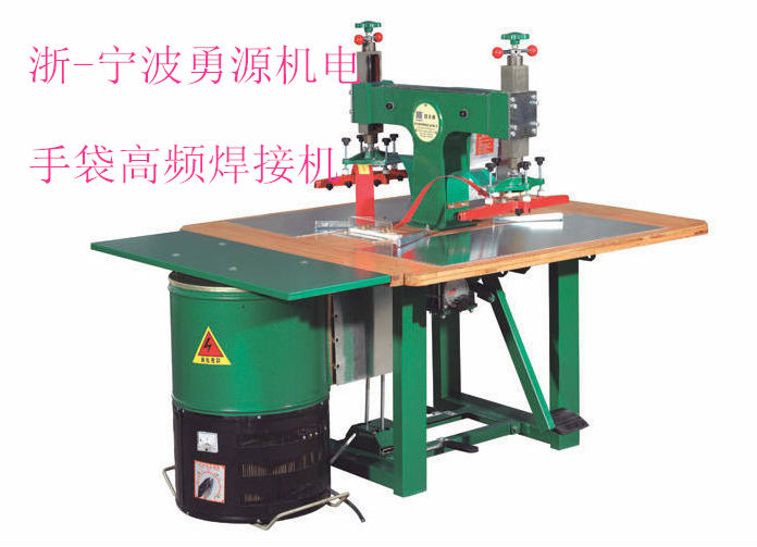敦化皮革服裝壓花機(jī)圖片