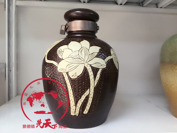 可定制10斤私藏景德鎮(zhèn)手工雕刻陶瓷酒壇酒缸酒桶贈(zèng)送鎖扣龍頭