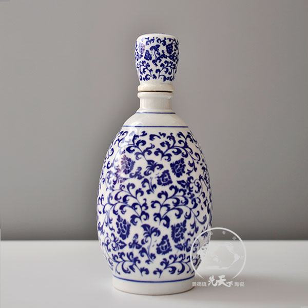1斤酒瓶 景德鎮(zhèn)青花瓷纏枝蓮酒瓶子 陶瓷小酒瓶 出廠價 可定制