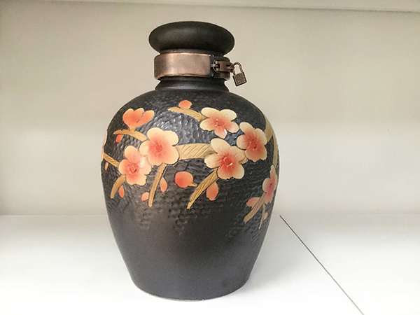 20斤景德鎮(zhèn)手工雕刻梅花復古私藏陶瓷酒壇贈送鎖扣龍頭可定制