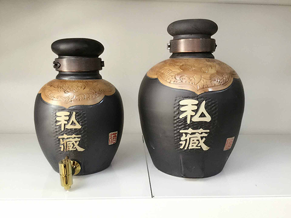 景德鎮(zhèn)手工雕刻20斤私藏陶瓷酒壇酒缸 贈(zèng)送鎖扣和龍頭 可定制
