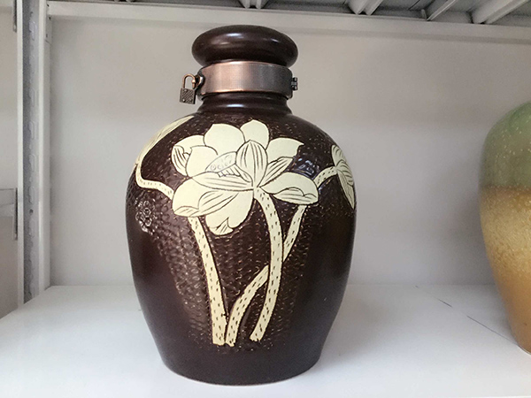 20斤景德鎮(zhèn)手工雕刻荷花私藏陶瓷酒壇 小口高蓋 贈鎖扣 可定制