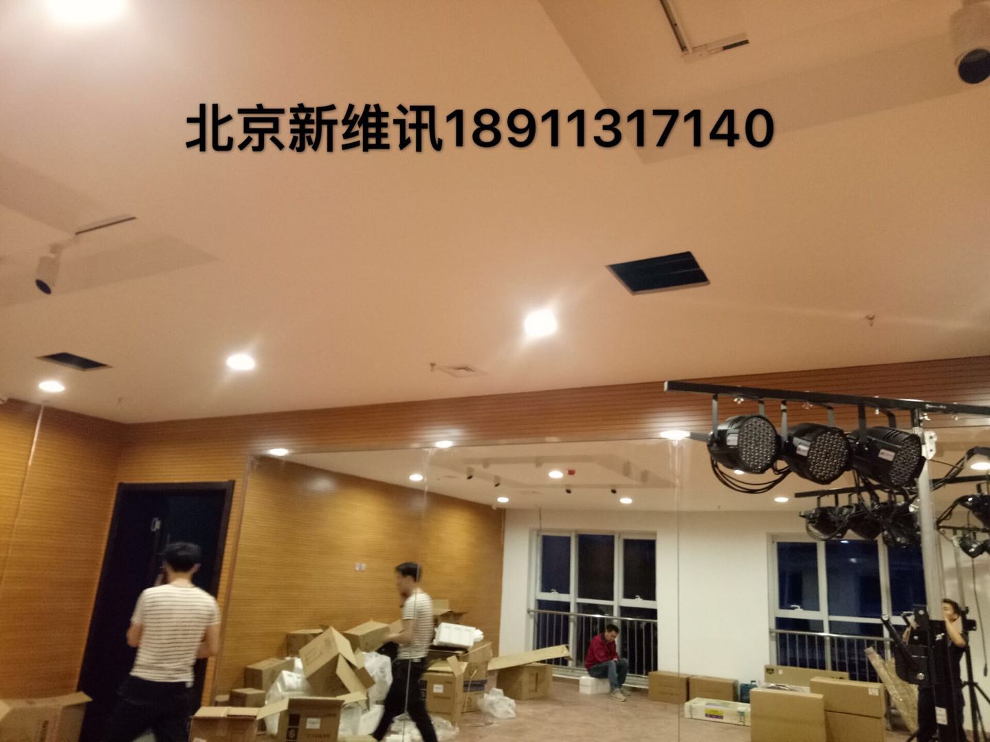 新維訊廠家搭建實景演播室系統(tǒng)