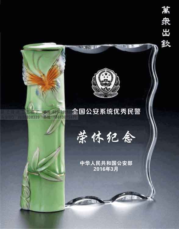 工商局員工紀念品發(fā)什么好，老員工退休留念品，鄭州河南水晶紀念品定做