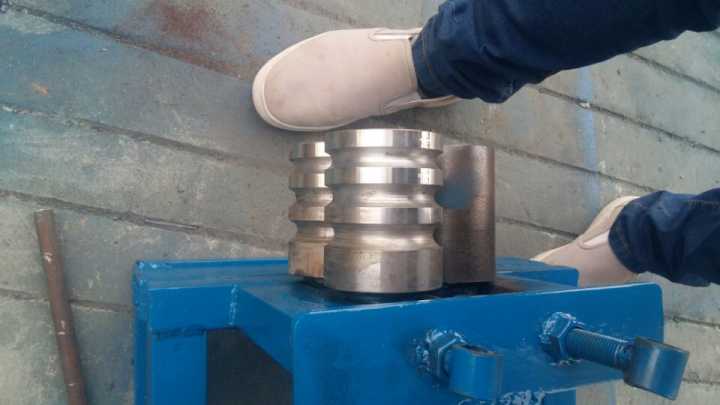重慶涪陵區(qū)鐵皮壓邊機,鐵皮卷圓機,鐵皮軋邊機,鐵皮保溫一體機尺寸定做廠家
