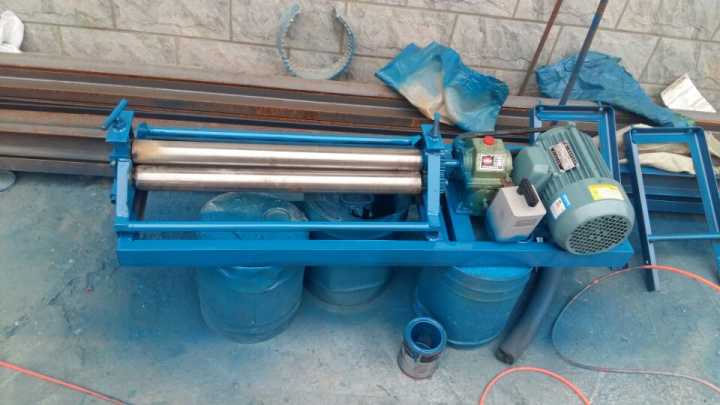 柳林縣保溫卷圓機(jī)保溫卷板機(jī)保溫滾圓機(jī)廠家直銷多少錢一套