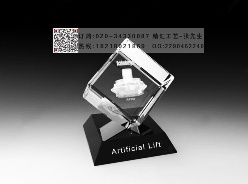 公司慶典活動紀(jì)念禮品，廣州水晶方體內(nèi)雕紀(jì)念品