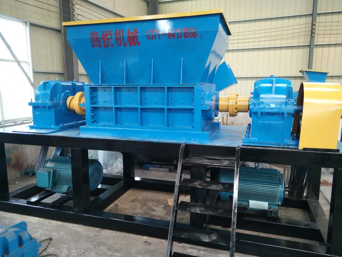 油漆桶撕碎機(jī)設(shè)備出現(xiàn)問(wèn)題如何解決