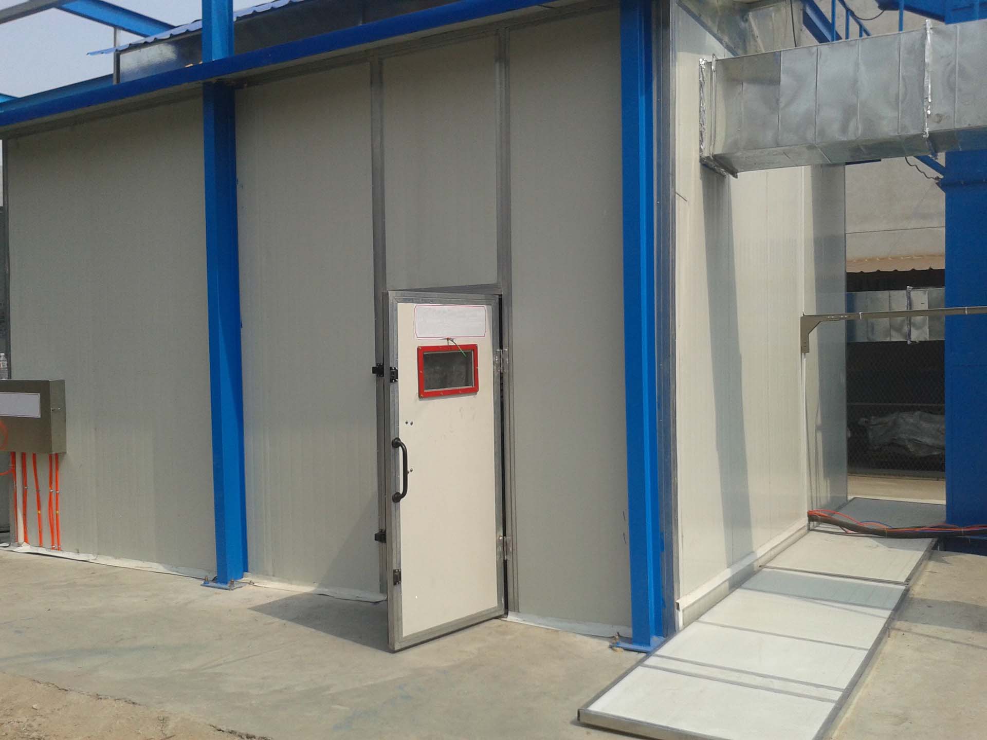 環(huán)保型自動噴砂房昆航大型噴砂房