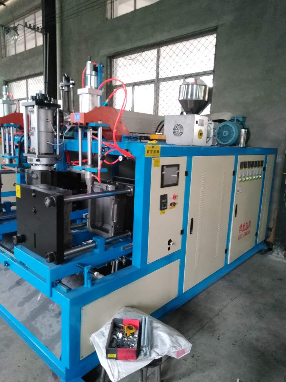 廠家銷售液壓80尿素桶吹塑機(jī)生產(chǎn)廠家