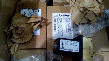 BURKERT 閥+底座 電壓220VAC 進(jìn)出氣端 1/4