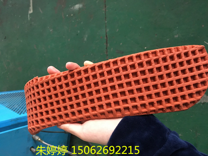塑膠跑道擠出機生產(chǎn)線,體育場專用