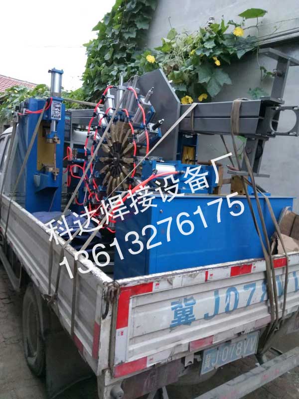 減少霧霾天氣，焊接請(qǐng)使用環(huán)保除塵骨架焊機(jī)