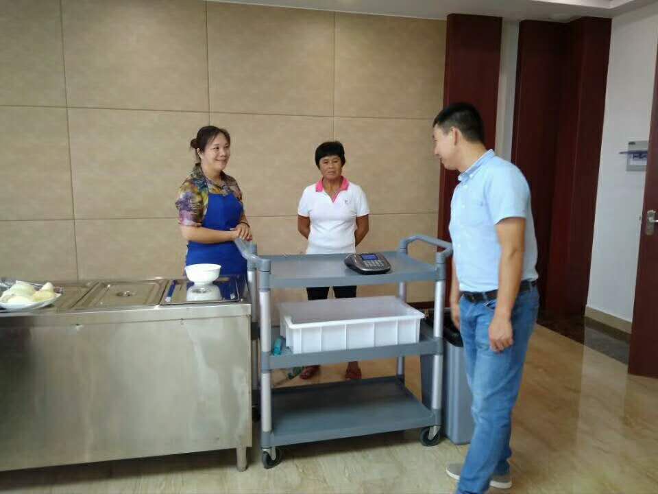 飯?zhí)么翱谑酱蝻埧C(jī)，餐廳就餐機(jī)供應(yīng)廠家云卡通